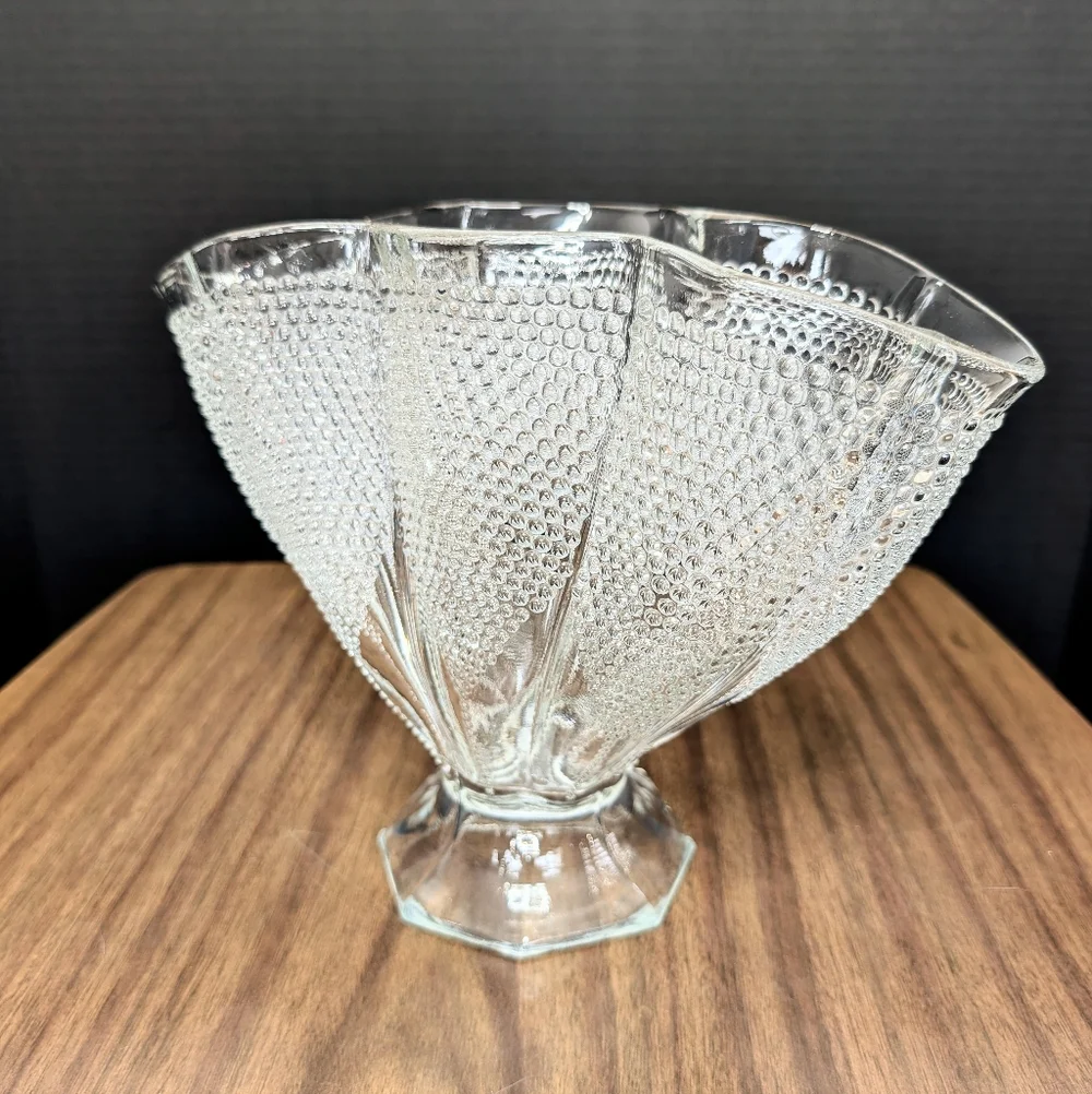 L.E. Smith 1940s Thousand Eyes Pattern Hobnail Fan Shaped Footed Tall Glass Vase